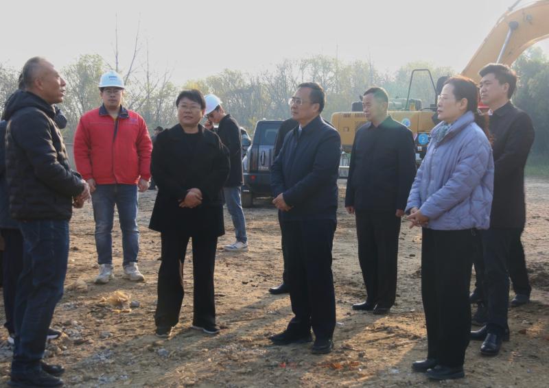 張峰率隊開展生態(tài)環(huán)保領域立法調研